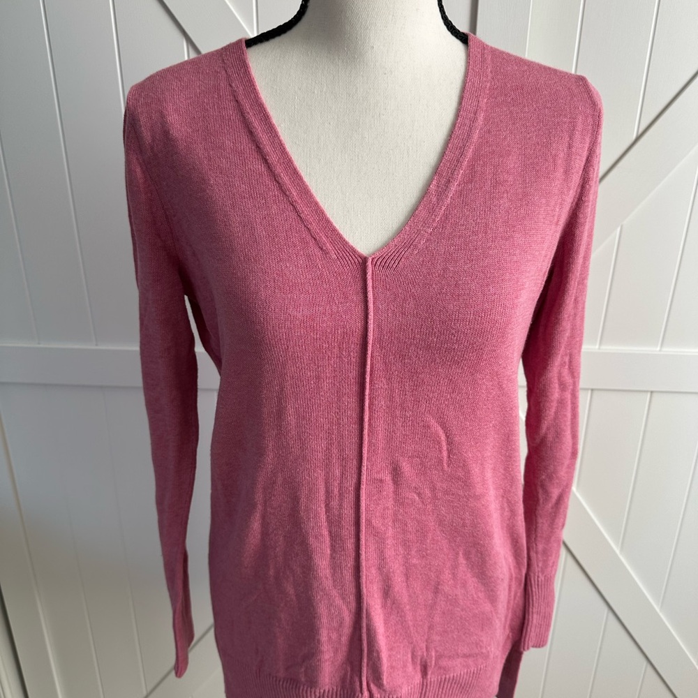 Old Navy Pink Women's Tunic Sweater Small Hi Low Hem Soft V Neck Casual - Picture 2 of 5